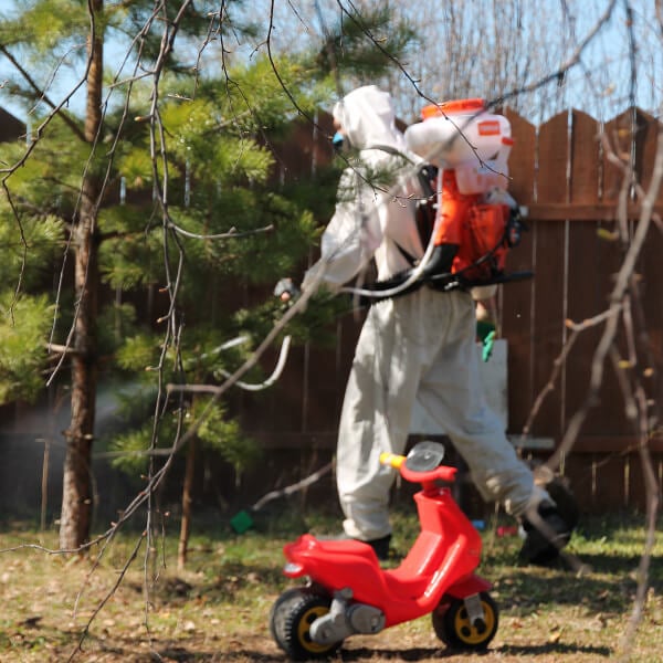 Обработка участка от клещей в Березниках?